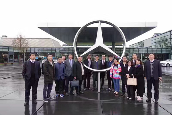 中国汽车智能制造行业赴欧洲考察合影